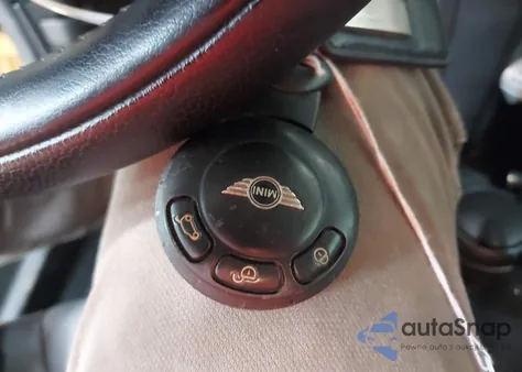 2008 Mini Cooper Clubman из США, поврежденный, VIN WMWML33528TN67402